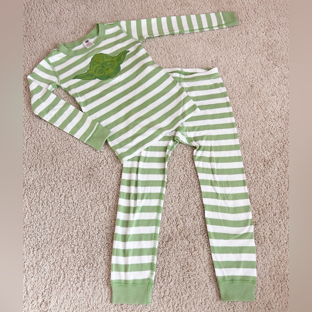 Hanna Andersson Pajamas - Star Wars/Yoda (size 5)